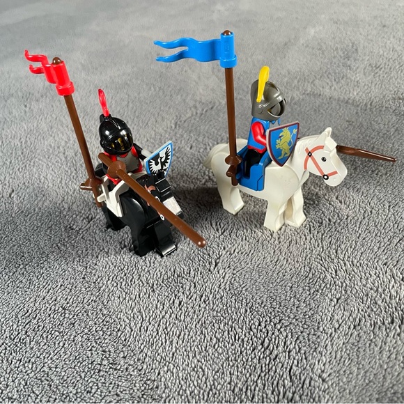 LEGO Knights Set with Black and White Horses - Picture 2 of 8